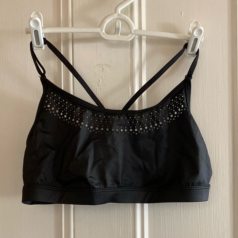 Cute strappy adjustable sports bra by Victoria sport